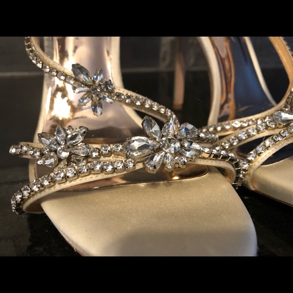 Badgley Mischka ivory & crystal sandals - Picture 12 of 14